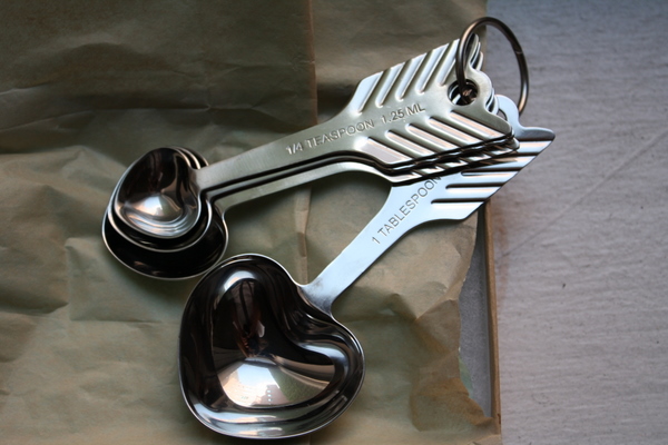 heart-shaped measuring spoons